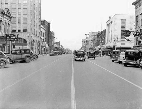 Looking West down College Avenue, 1938