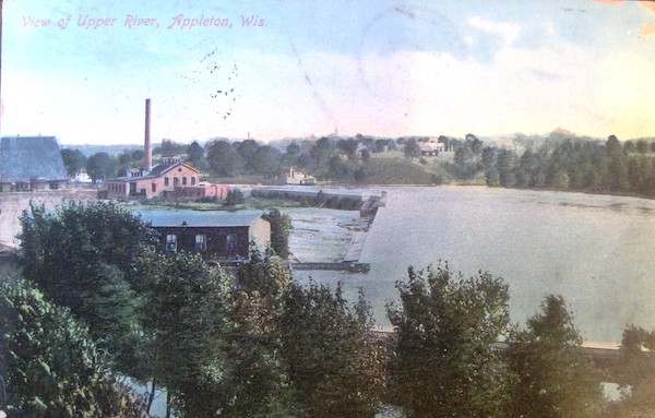 Postcard showing the Hydro Upper Dam in Appleton, Wisconsin.