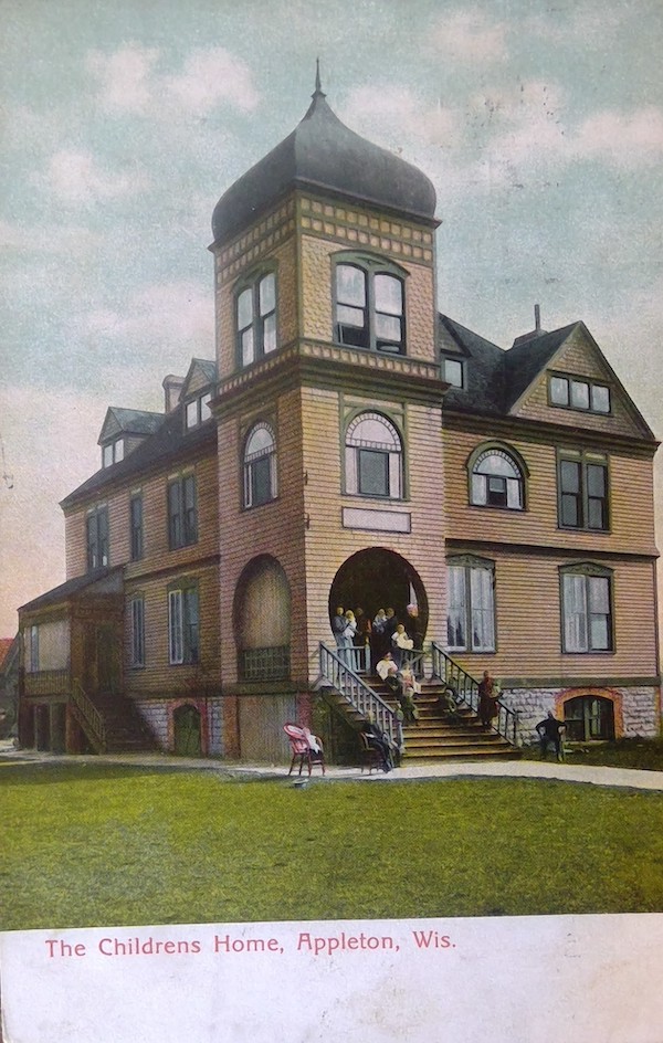 Postcard showing the Children’s Home in Appleton, Wisconsin.