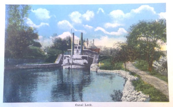 Postcard showing the Steamboat B.F. Carter in Appleton, Wisconsin.