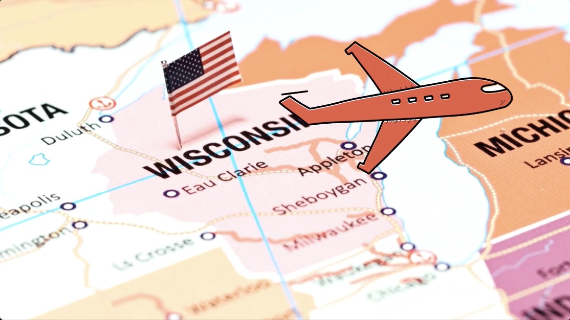 Bob Lundt presents the history of Air Wisconsin at a meeting of the Appleton Historical Society. 